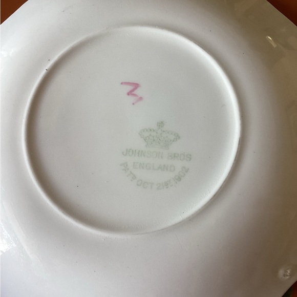 Antique Johnson Bros, England, 9” luncheon plate, cup & saucer, pattern JB929. - Picture 5 of 15
